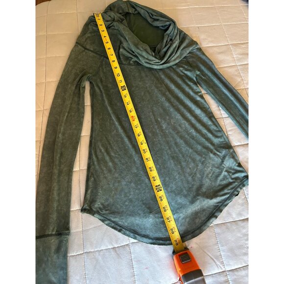 NWT WE THE FREE PEOPLE Size XS Cosmo Cowl Neck Long Sleeve Shirt Thumbholes Boho - Picture 4 of 13